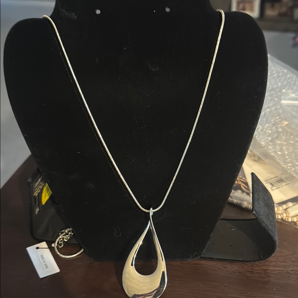 Elegant Silver Teardrop Necklace